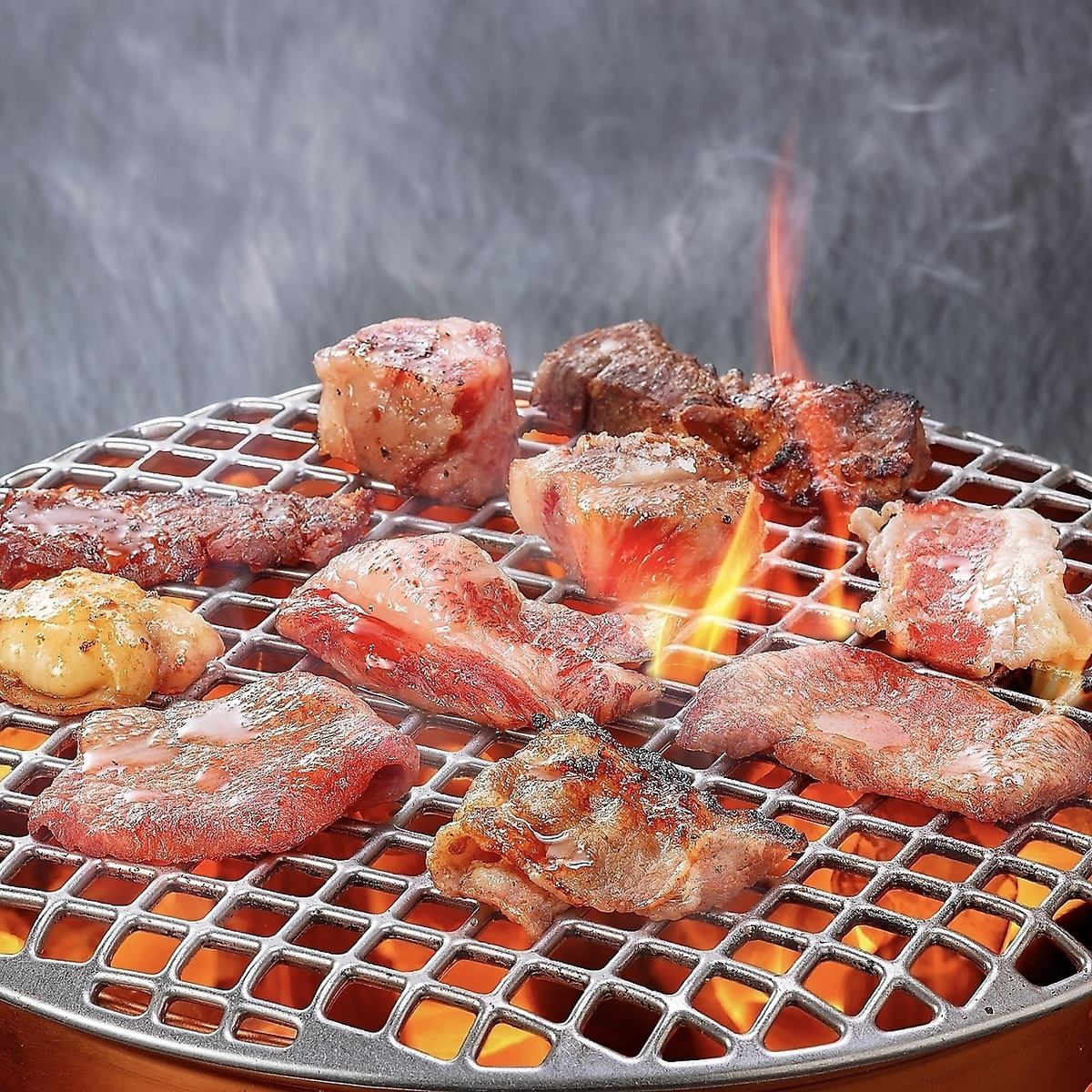 【定番の焼肉】旨辛な焼肉が楽しめるのは「赤から」だけ！