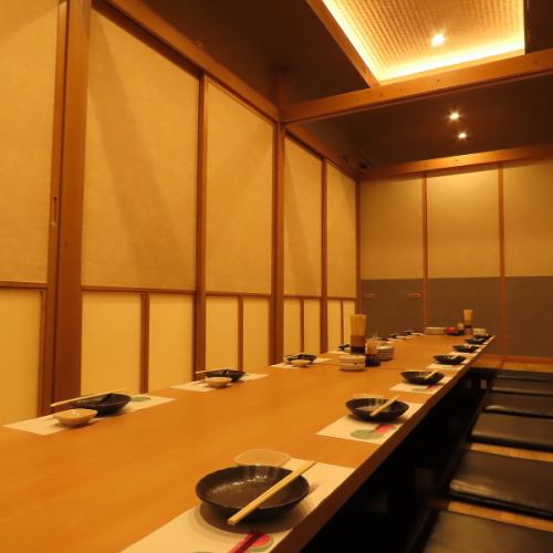 最大40名様までご利用可能な掘りごたつ個室を完備。大人数の集まりや宴会に最適なスペースで、ゆったりとお楽しみください。