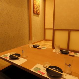 20名様でご利用いただける掘りごたつ個室をご用意しています。温かみのある空間なので、会社のご宴会利用にもピッタリです◎