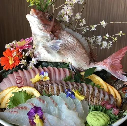 【個室確約】厳選食材！鯛の姿造り・刺盛&和王ステーキ付！120分飲み放題+全10品6000円(税込)