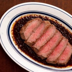 厳選牛赤身のステーキ赤ワインソース