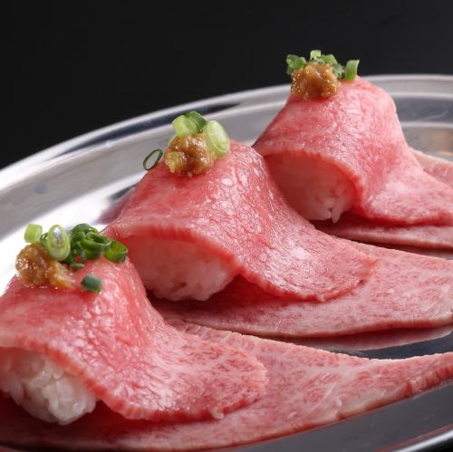 "Wagyu beef sushi" (1 piece) 473 yen