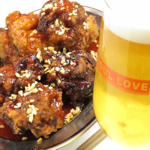 啤酒和杨Nyum鸡肉的组合是最好的！