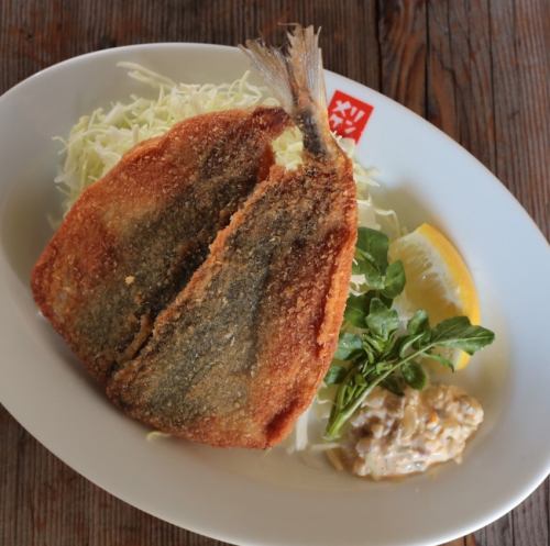 Large-format fried horse mackerel from Mie prefecture