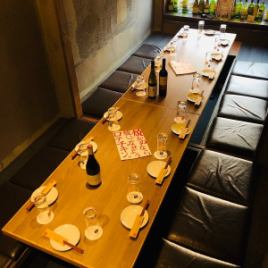 The sunken kotatsu seats with simple colors are perfect for adult banquets! We can prepare two rooms for 6 people and 8 people.If there is a request, it is possible to eliminate the partition and hold a banquet for up to 18 people.It's a calm space, so it's also suitable for reception parties!