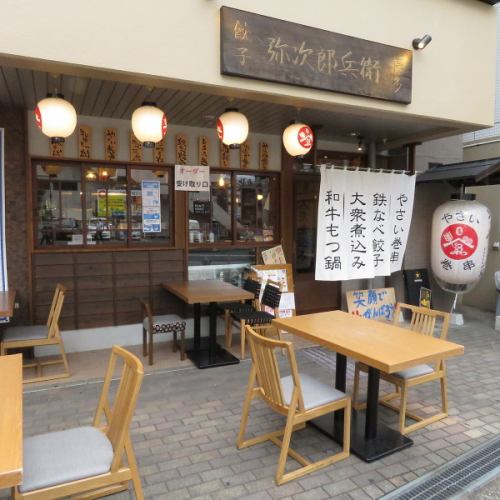 夜風に当たりながら博多名物料理×お酒を楽しめる特等席。