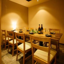在不關心周圍環境的私人空間中舉辦與往常不同的宴會......！在您可以放鬆身心的空間中享用使用豪華時令食材的單一菜餚和豐富的飲品菜單。