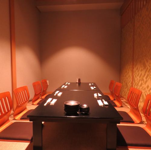 <p>顔合わせやビジネスでの会食・ご宴会等にピッタリな大型個室。2室繋げれば最大16名迄収容可能。入店時の検温や換気等感染症対策も徹底しておりますので、安心してご利用下さい。</p>