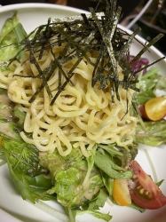 ラーメンサラダ