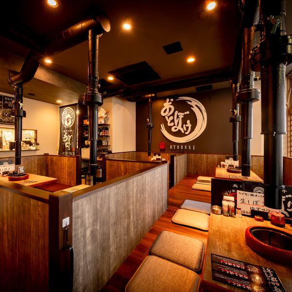 【守谷駅徒歩3分！気軽に、楽しく、ゆったりと過ごせる居心地の良い空間】清潔感のある落ち着いた雰囲気の店内には、テーブル席・掘りごたつ席を完備。お仕事終わりの1杯からご友人との飲み会、会食や職場の宴会などシーンを問わず、気軽にご利用いただけます♪