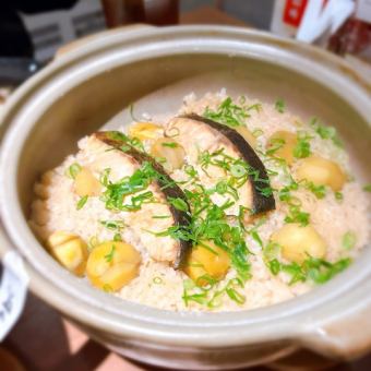 <9/1~11/30>◇120 minutes all-you-can-drink included◇Autumn salmon and chestnut clay pot rice course 5,000 yen (tax included)