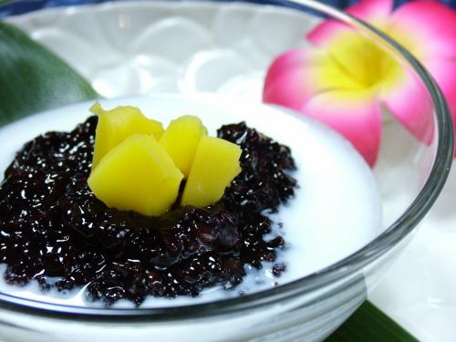Bubour Ingin (black glutinous rice dessert)