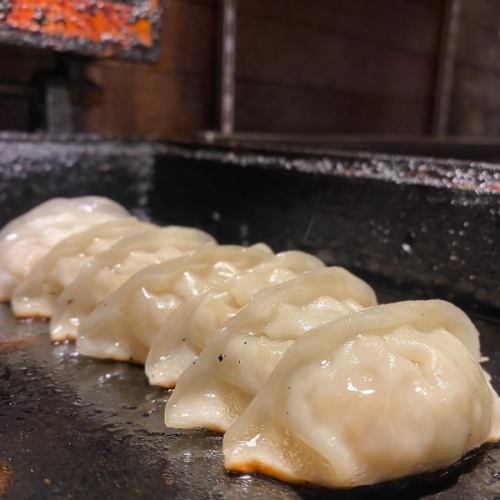 Grilled gyoza (8 pieces)