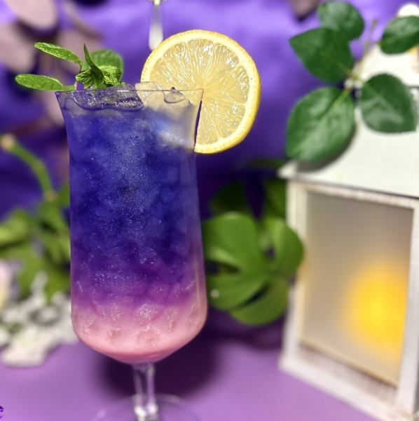 【当店大人気!!!! Oto樹オリジナルドリンク】おとぎ話に出てくる主人公や人物をドリンクで再現しています♪塔の上のプリンセスや空飛ぶ妖精など皆さんご存知のキャラクターを再現してます。どのキャラクターを再現してるのか、想像してみて下さい!!定期的に新作を出していくので、お楽しみに♪