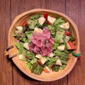 風に舞う生ハムサラダ