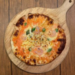 森の若葉と明太子のピザ