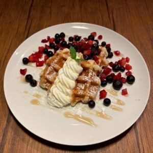 森のベリーティアラワッフル
