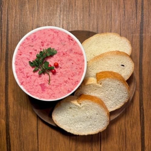 ピンクのポテトサラダ