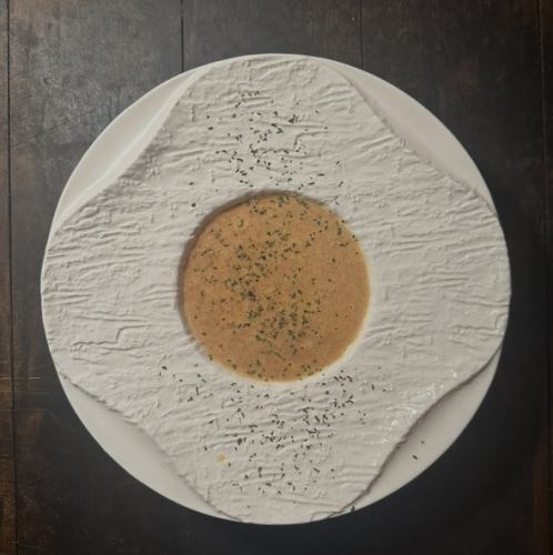 真紅の蟹ビスクスープ