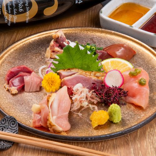 【鮮度と旨みが光る、贅沢な一皿】鹿児島直送 鶏刺し盛り合わせ 1,600円(税込)