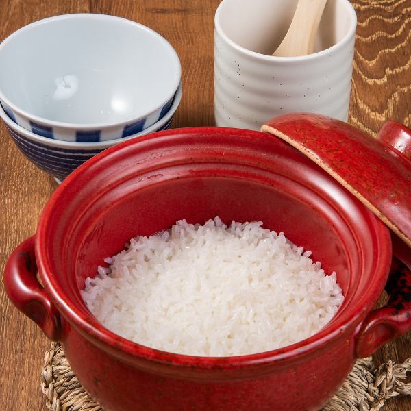 【炊きたての香りと甘みが広がる〆の名物】山形庄内産つや姫 土鍋ご飯 銀シャリ一合 800円(税込)