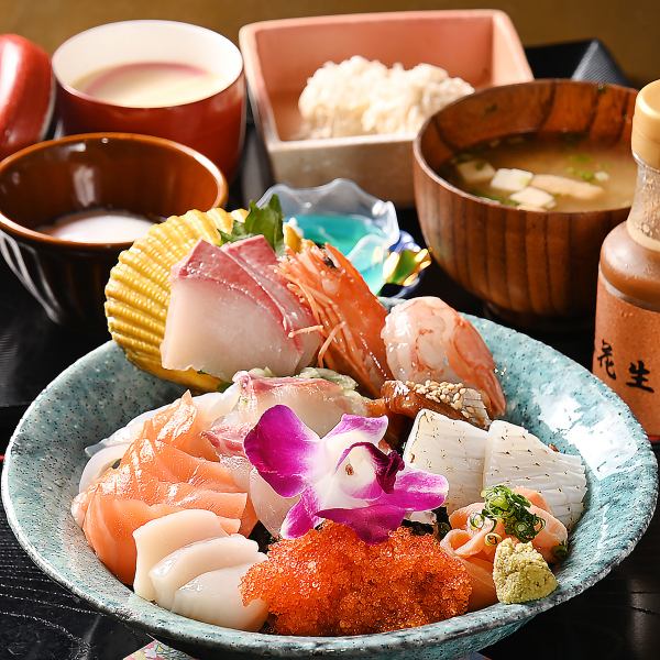 ◇◆新鮮な海の恵み◆◇【海鮮丼】　烏賊だけじゃない、新鮮な海鮮がたっぷり！＜4015円(税込)＞