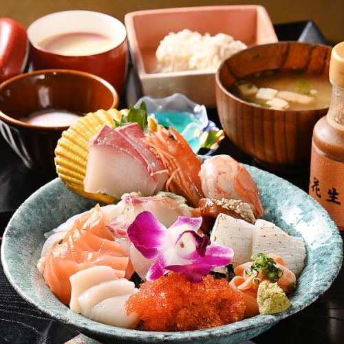 ◇◆新鮮な海の恵み◆◇【海鮮丼】　烏賊だけじゃない、新鮮な海鮮がたっぷり！＜4015円(税込)＞