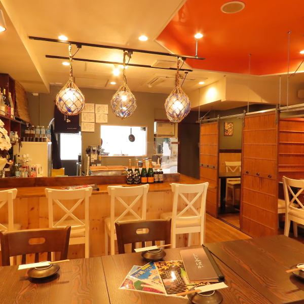 久屋大通駅すぐ！落ち着きあるオシャレな雰囲気の店内は普段使いやデート，女子会に◎飲み放題や女性に人気のドリンクも各種ご用意！お気軽にご利用ください♪