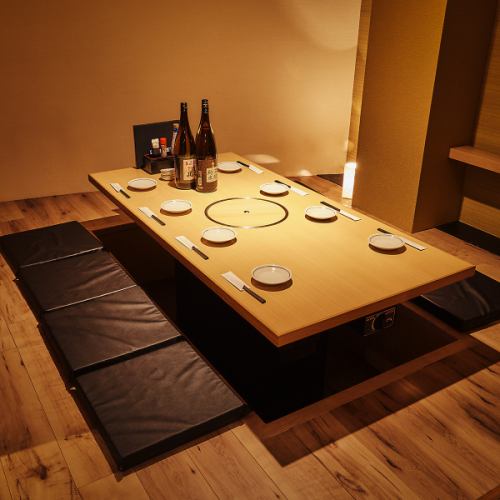 A private room with a sunken kotatsu table that can accommodate up to 36 people! We also have private rooms with sunken kotatsu tables that are perfect for large groups. Please use them for large parties such as welcome/farewell parties, mixers, afterparties, and class reunions! {Umeda Station/Nakazakicho Station/Izakaya/Fully private room/Gyoza/Charcoal grilled yakitori/Banquet/Drinking party/Girls' night out/Welcome/farewell party}