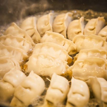赤字です◎期間限定『肉汁餃子食べ放題』2時間980円!(飲み放題つけられます)