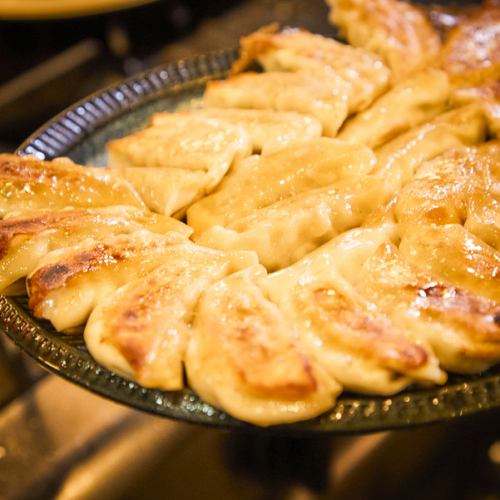 【肉汁餃子】アツアツの肉汁が溢れる語り屋の餃子！