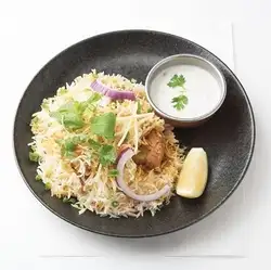 蔬菜比尔亚尼饭（配酸奶酱）