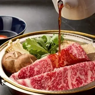 [Premium] A set to enjoy Kobe beef chuck roll sukiyaki.
