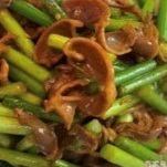 Stir-fried garlic sprouts and gizzards