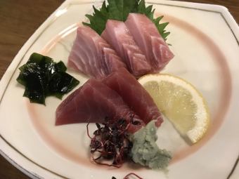 Medium fatty tuna sashimi
