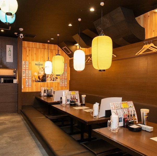 十三駅すぐ！ゆったり寛げる雰囲気が自慢です。テーブル席は2名様～最大60名様までご利用頂けるよう多数ございます。女子会、合コン・コンパから企業様の宴会まで幅広くお使いいただけます。【＃十三＃大阪＃餃子＃麻婆豆腐＃安い＃ネオ酒場＃大衆酒場＃飲み放題＃居酒屋＃女子会＃個室】