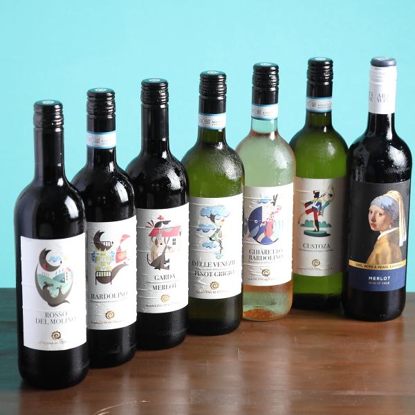 【ジャンルも多種多様】種類豊富にお酒をご用意しております！特に童話をモチーフにしたワインが◎