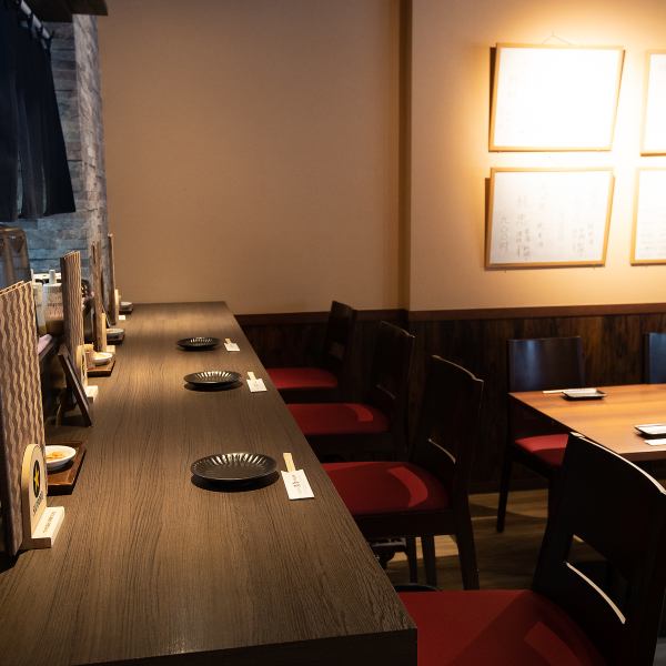 In the cozy and homey atmosphere of the restaurant, we have counter seats where even a single person can feel free to stop by.It is a perfect seat for lunch, a meal after work, or just a drink.For lunch, enjoy a great value menu with plenty of volume.You can also enjoy a drink with tonkatsu or kushikatsu on your way home from work.