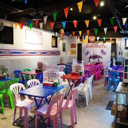 広々とした空間には、人数に合わせて利用できる様々なタイプのテーブル席をご用意しております◎少人数はもちろん、グループでのご利用にも対応可能です。席間もゆったりと確保されているため、周囲を気にせずに会話を楽しめます。大人数での宴会やパーティーにも対応できるレイアウトで、快適にお過ごしいただけますよ★