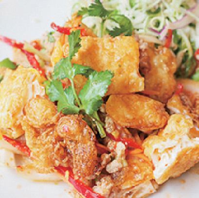 ヤムカイダオ(目玉焼きサラダ)