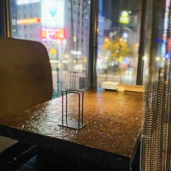 A sofa seat by the window overlooking the night view of Susukino