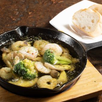 エビときのこのアヒージョ～バケット3枚付～