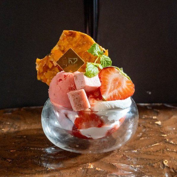 まるごと苺のミニフルーツパフェ