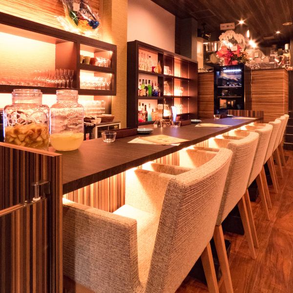 Spacious counter seats.Click here if you want to enjoy a conversation with the staff!