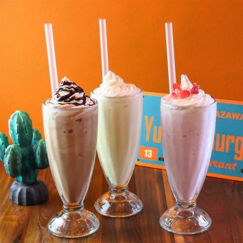 "5 types of American-sized ★ shakes ★ that you can enjoy like dessert" 650 yen each