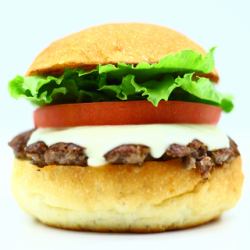 Mozzarellacheese burger モッツァレラチーズバーガー(ポテト付)