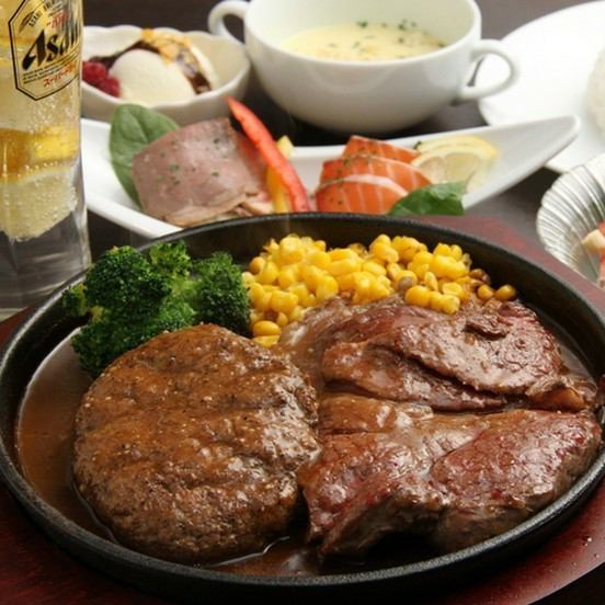 쇠고기 100%의 햄버거와 부드러운 US 소 스테이크를 코스에서 즐길 수 있다