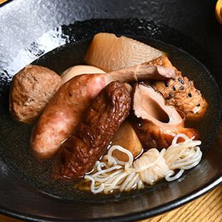 毎日継ぎ足しで作られる自慢のおでん