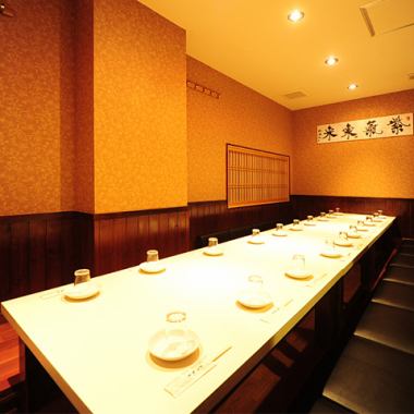 Semi-private room space, ideal for banquets and can be divided according to the number of people.