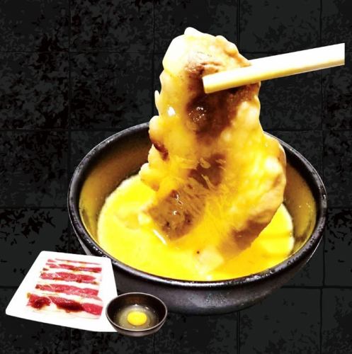 蘸著Ajiho雞蛋的壽喜燒排骨非常精緻。